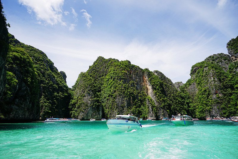 A praia tailandesa Maya Bay vai ser encerrada entre junho e setembro.