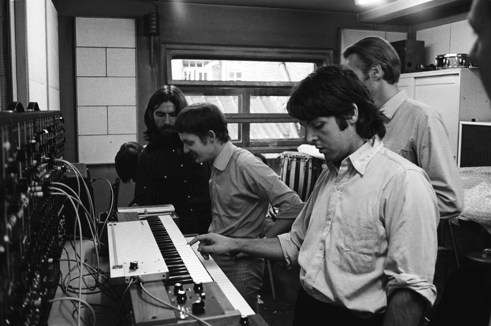 George Harrison e Paul McCartney, sintetizador Moog, Abbey Road