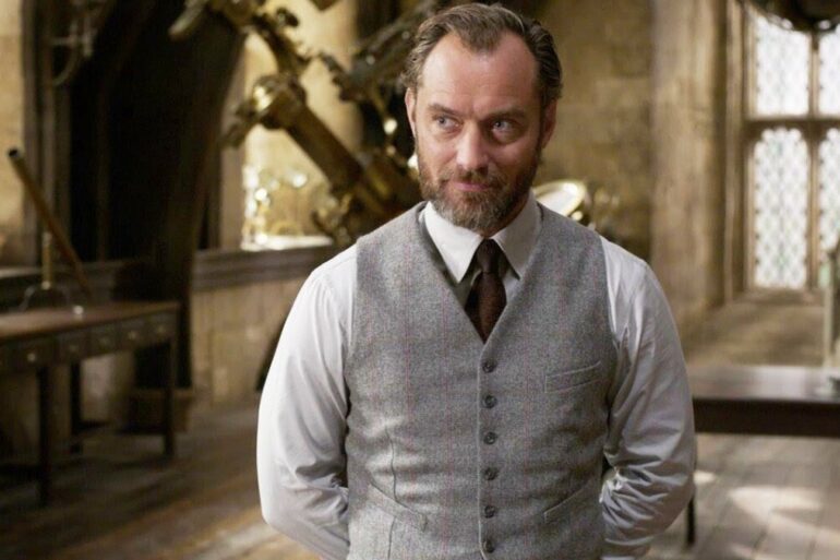 Jude Law como Dumbledore em Monstros Fantásticos